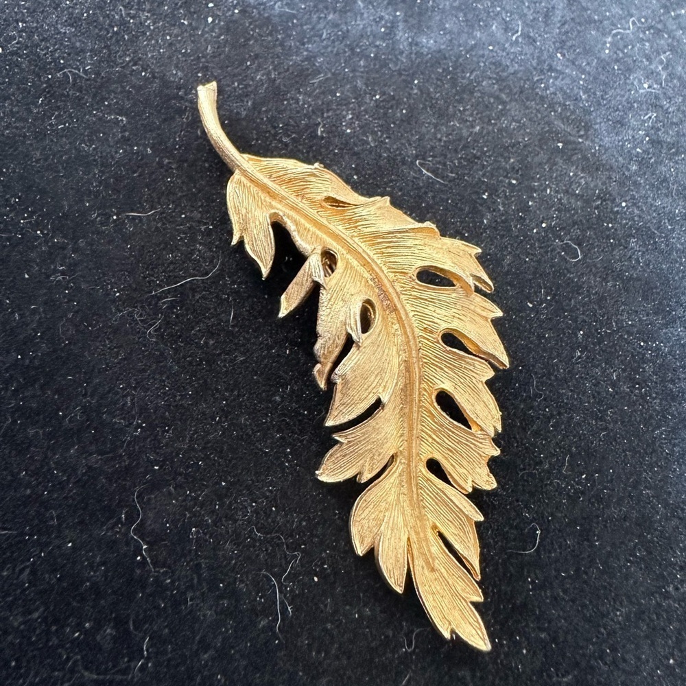 1961 Coro Gold Tone Feather Leaf Brooch Pin Signed 3 13$